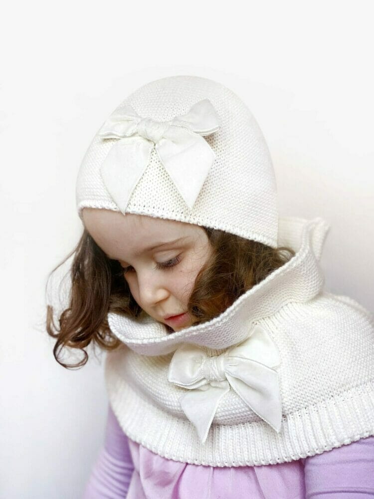 Cream knit hat with bow - Cóndor