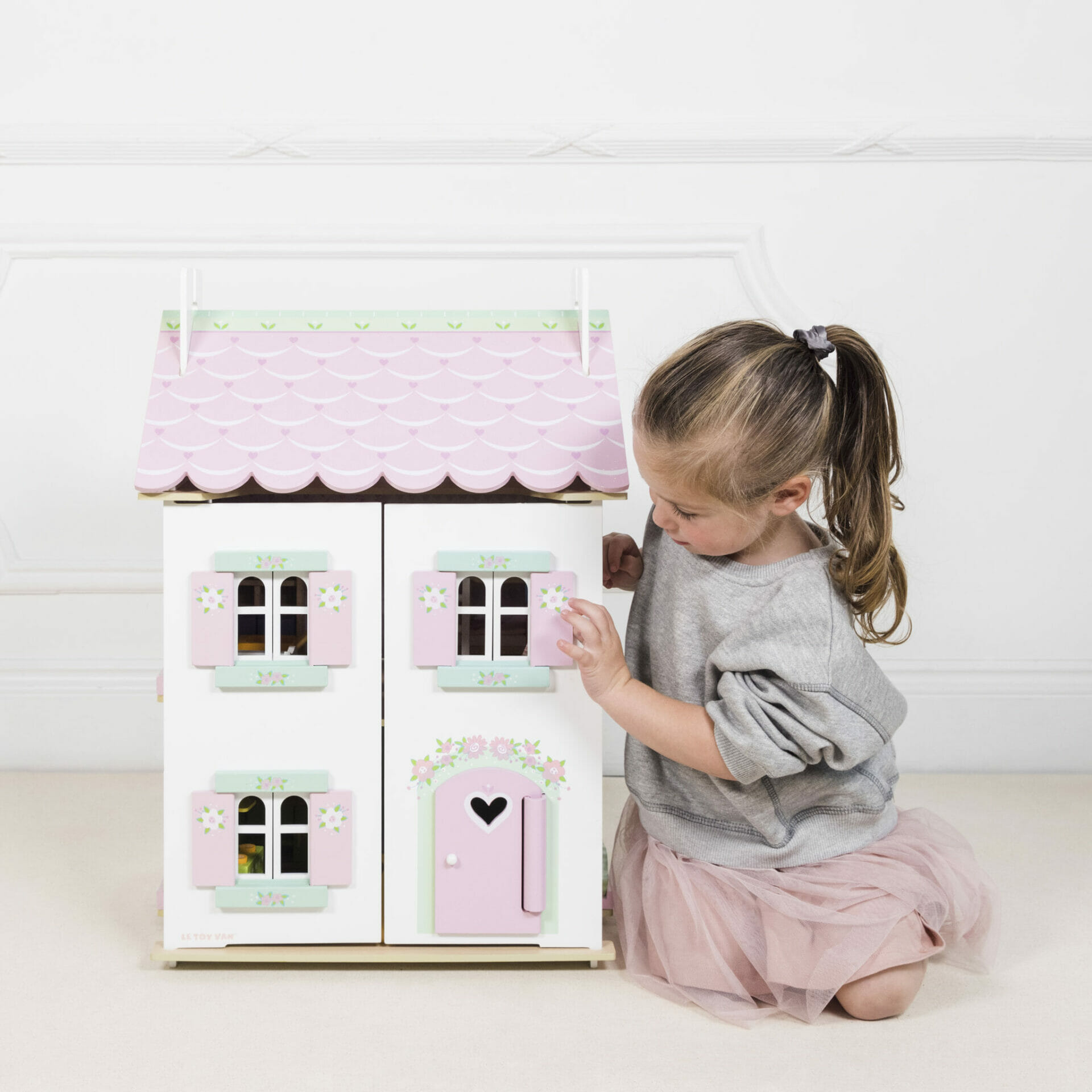 https://petitekingdom.com/wp-content/uploads/2022/01/toys-for-kids-doll-house-petite-kingdom.jpg