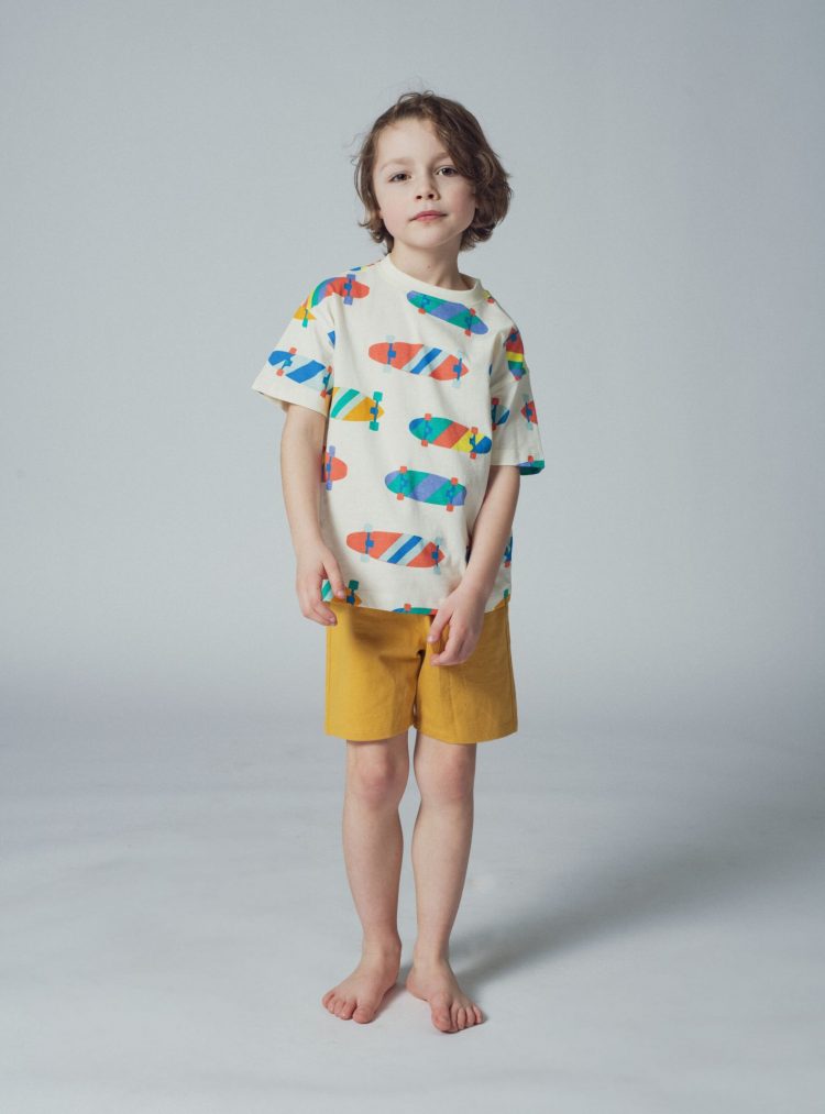 Skateboard print t-shirt & mustard shorts set - Du pareil Au Meme